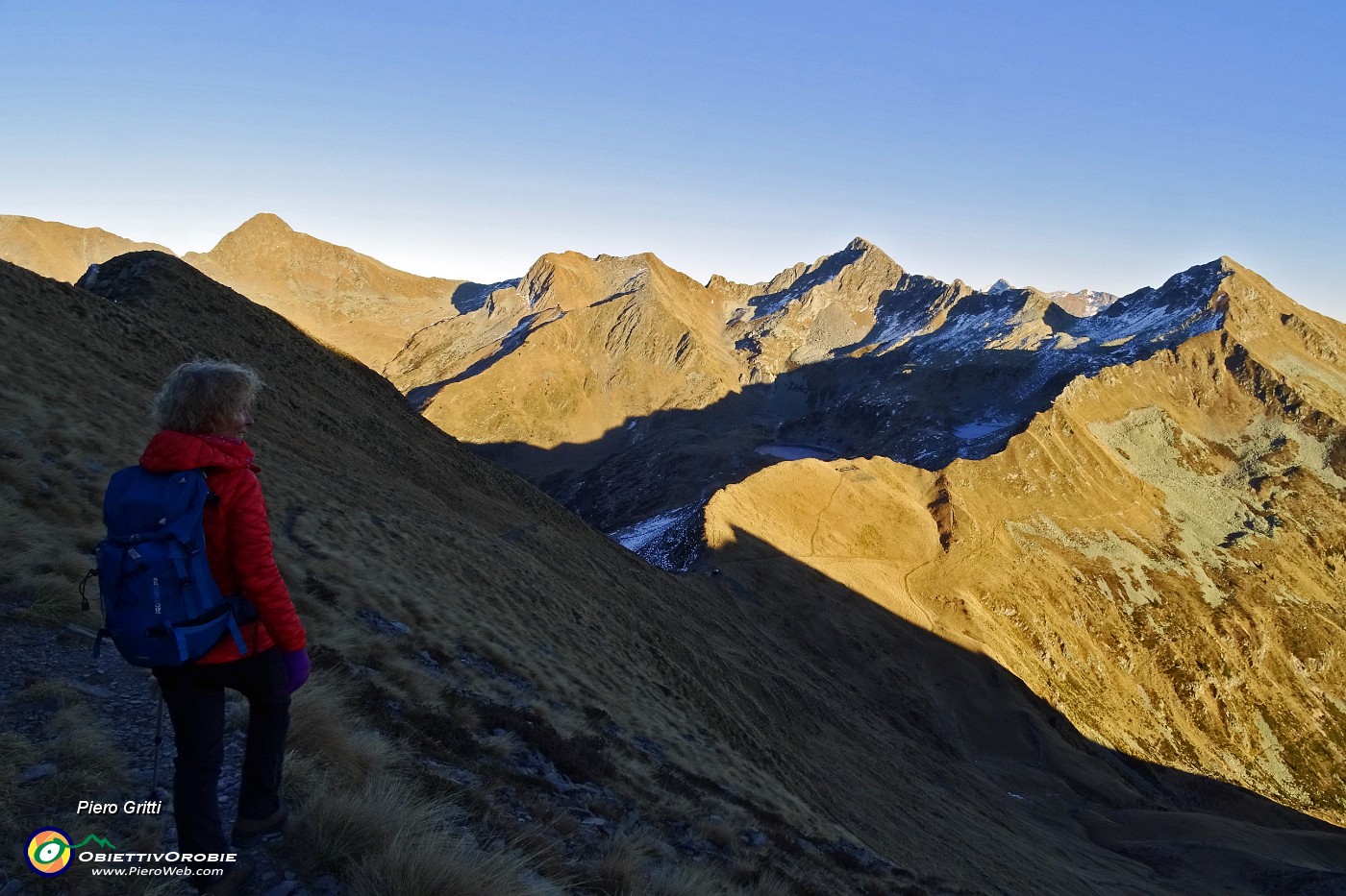 66 Da Cima di Lemma scendiamo al Passo di Tartano.JPG -                                